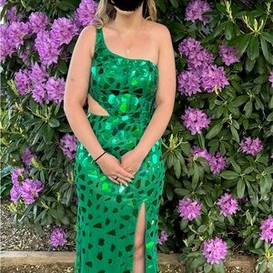 Emerald Green One-Shoulder Prom Dress